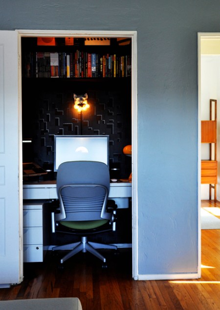the-black-hole-closet-home-offiice-tech-tour-123312