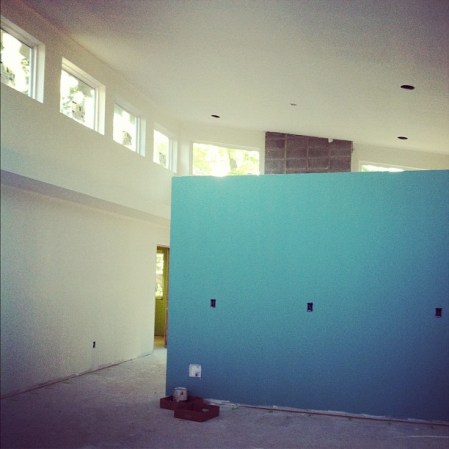 73902_10151260686878200_67401219_n