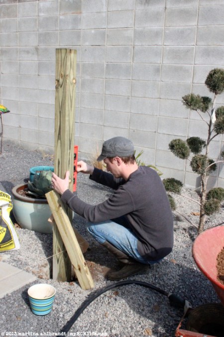 DIY: Modern Wood Fence and Gate (Courtyard Edition) - myMCMlife.com
