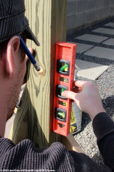 DIY: Modern Wood Fence and Gate (Courtyard Edition) - myMCMlife.com