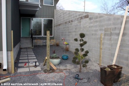 DIY: Modern Wood Fence and Gate (Courtyard Edition) - myMCMlife.com