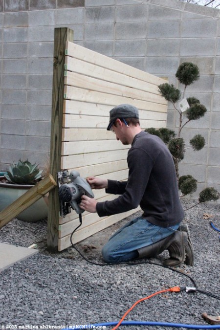DIY: Modern Wood Fence and Gate (Courtyard Edition) - myMCMlife.com