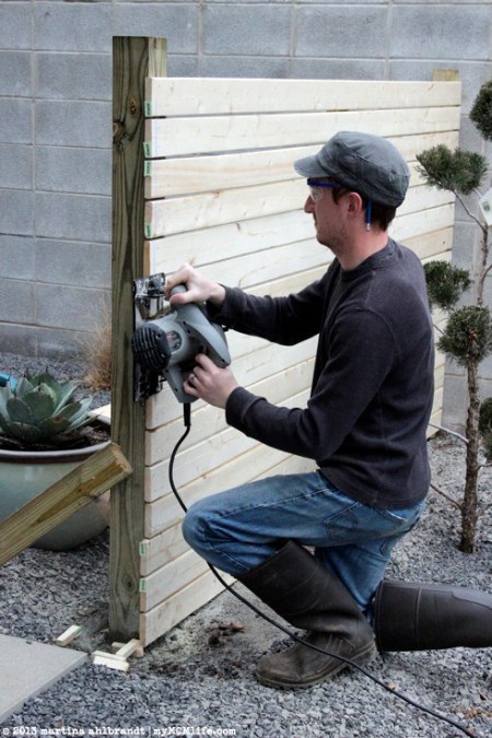 DIY: Modern Wood Fence and Gate (Courtyard Edition) - myMCMlife.com