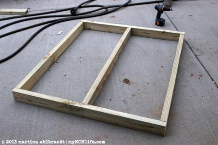 DIY: Modern Wood Fence and Gate (Courtyard Edition) - myMCMlife.com