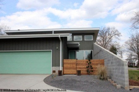 DIY: Modern Wood Fence and Gate (Courtyard Edition) - myMCMlife.com