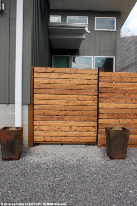 DIY: Modern Wood Fence and Gate (Courtyard Edition) - myMCMlife.com
