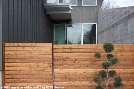 DIY: Modern Wood Fence and Gate (Courtyard Edition) - myMCMlife.com