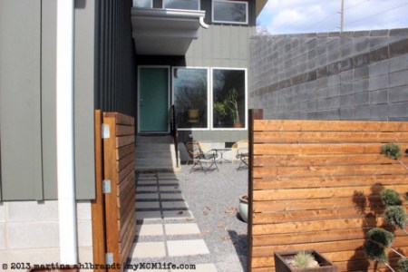 DIY: Modern Wood Fence and Gate (Courtyard Edition) - myMCMlife.com